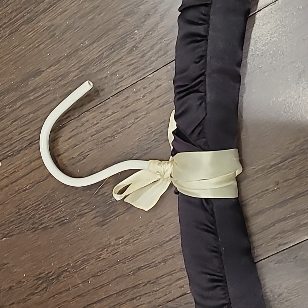 EUC Vintage foam hangers (set of 4) - Picture 5 of 6